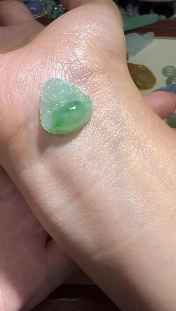 未镶嵌定制翡翠绿肚佛