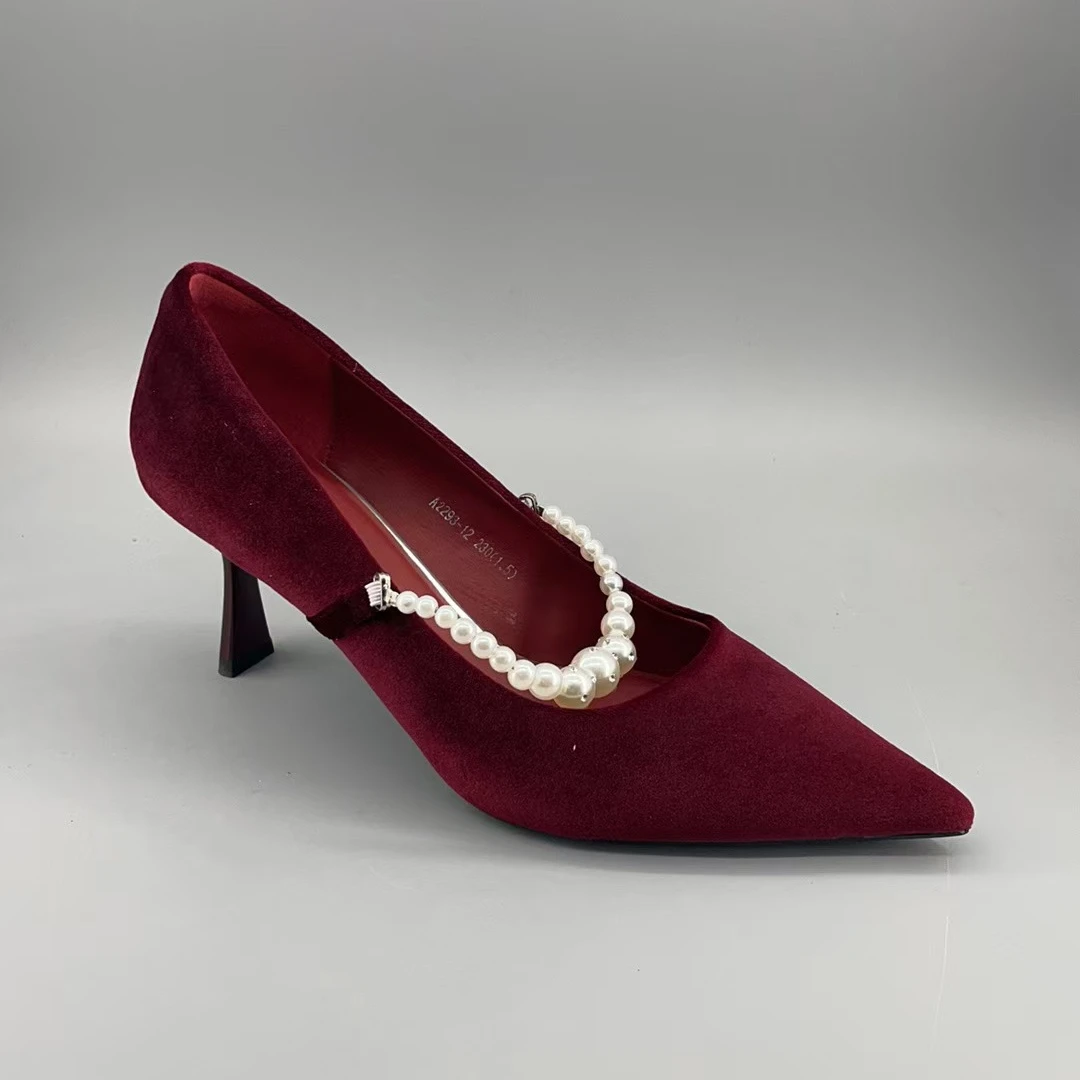 054单鞋珍珠冬季尖头法式休闲浅口酒红色女鞋跟鞋细高跟坡跟