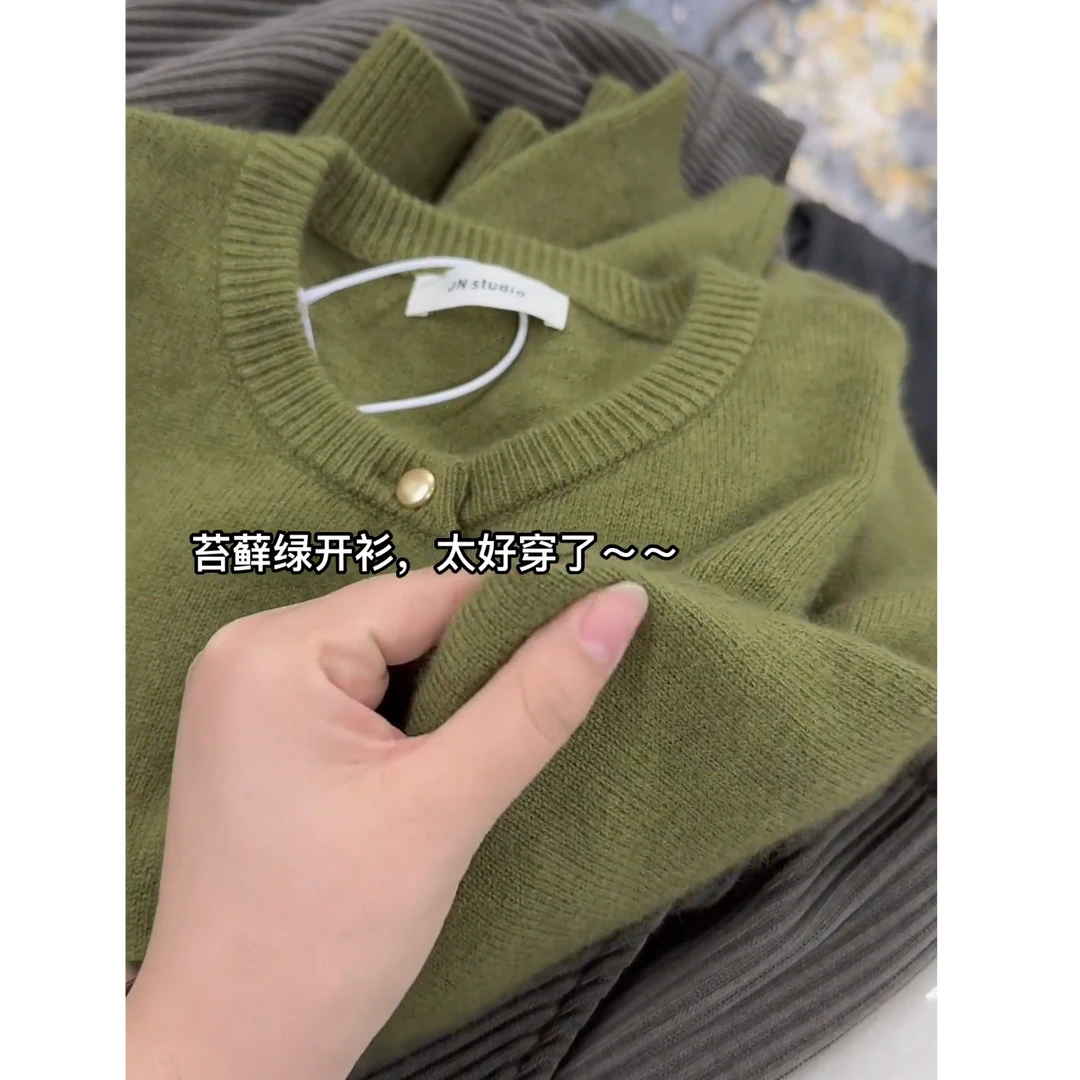 欧货复古温柔小金扣绿色圆领针织开衫女2025秋冬新款宽松休闲上衣