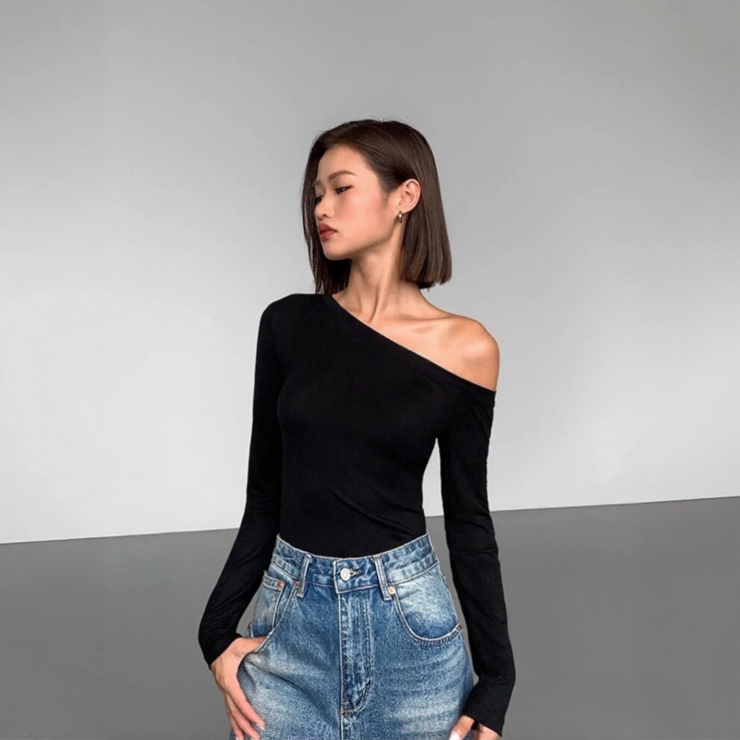 辣妹风长袖斜肩t恤女秋冬新款设计感修身气质黑色打底内搭上衣潮