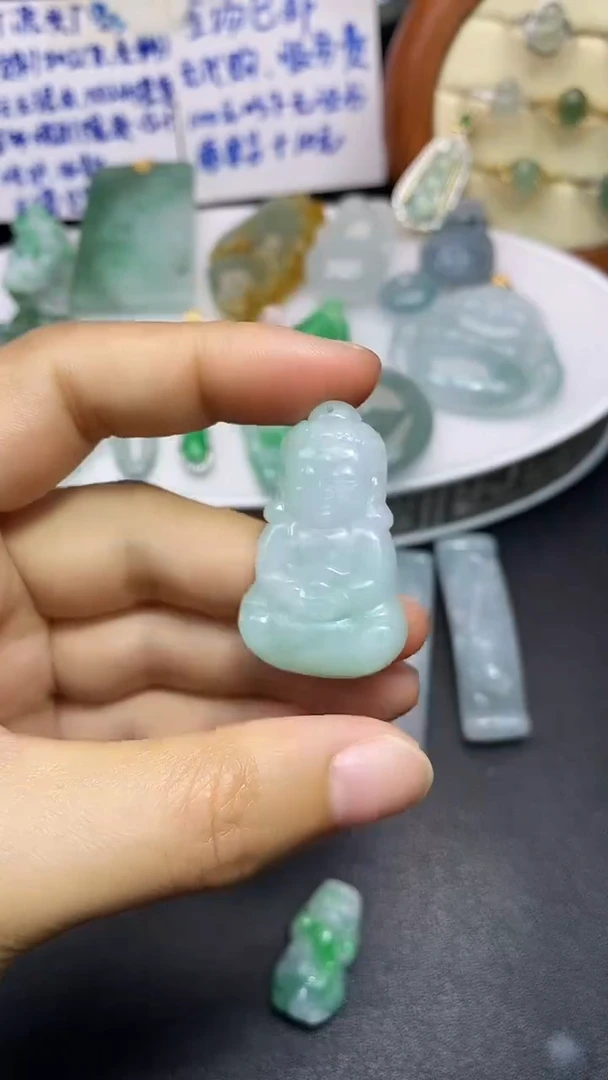颈饰未镶嵌翡翠吊坠