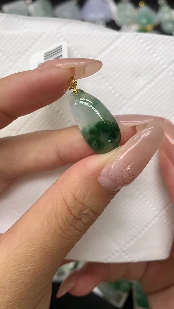 颈饰18K金镶嵌翡翠1111111111