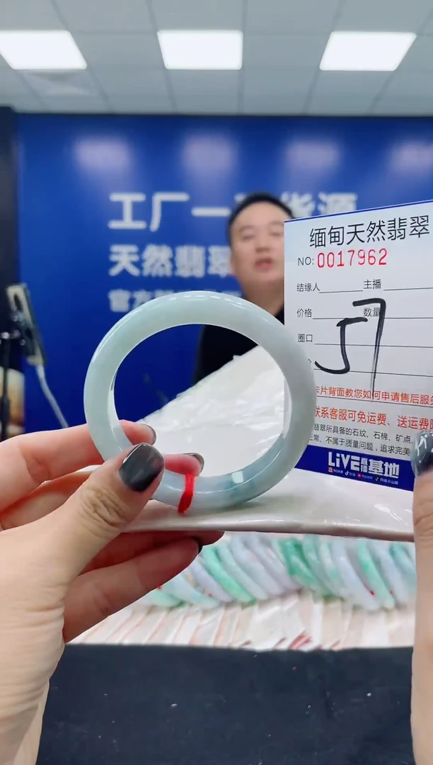 未镶嵌手镯翡翠天然翡翠手镯