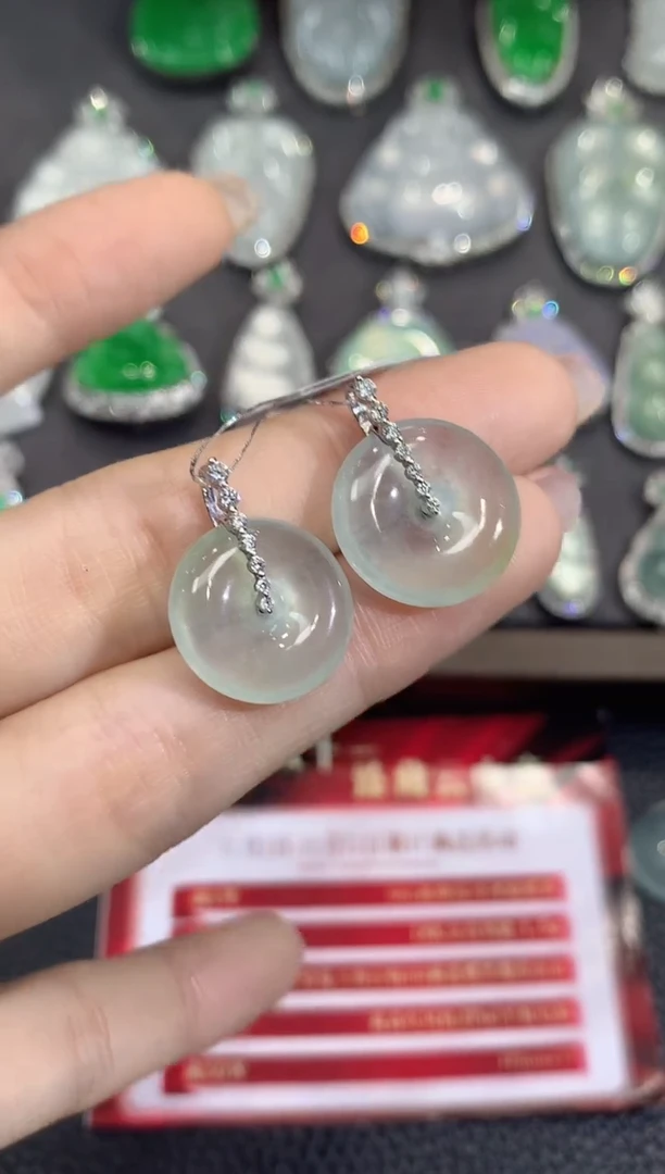 吊坠(不含链)18K金镶嵌翡翠A5翡翠多样性发一件