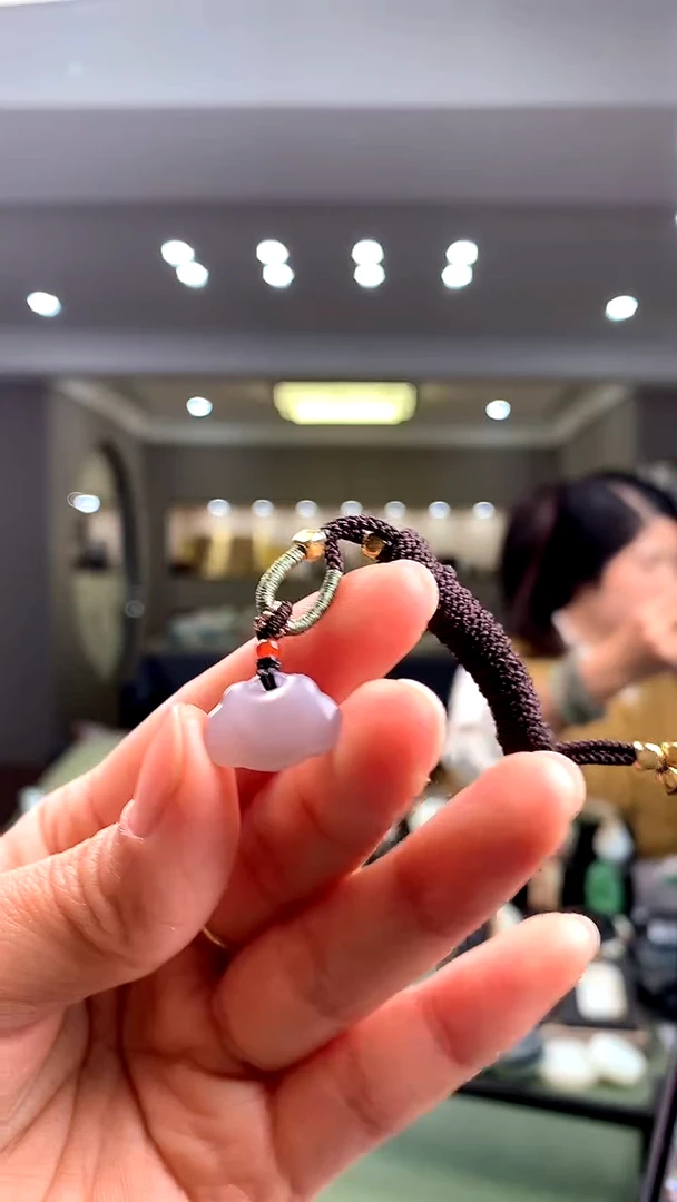 颈饰未镶嵌和田玉挂件