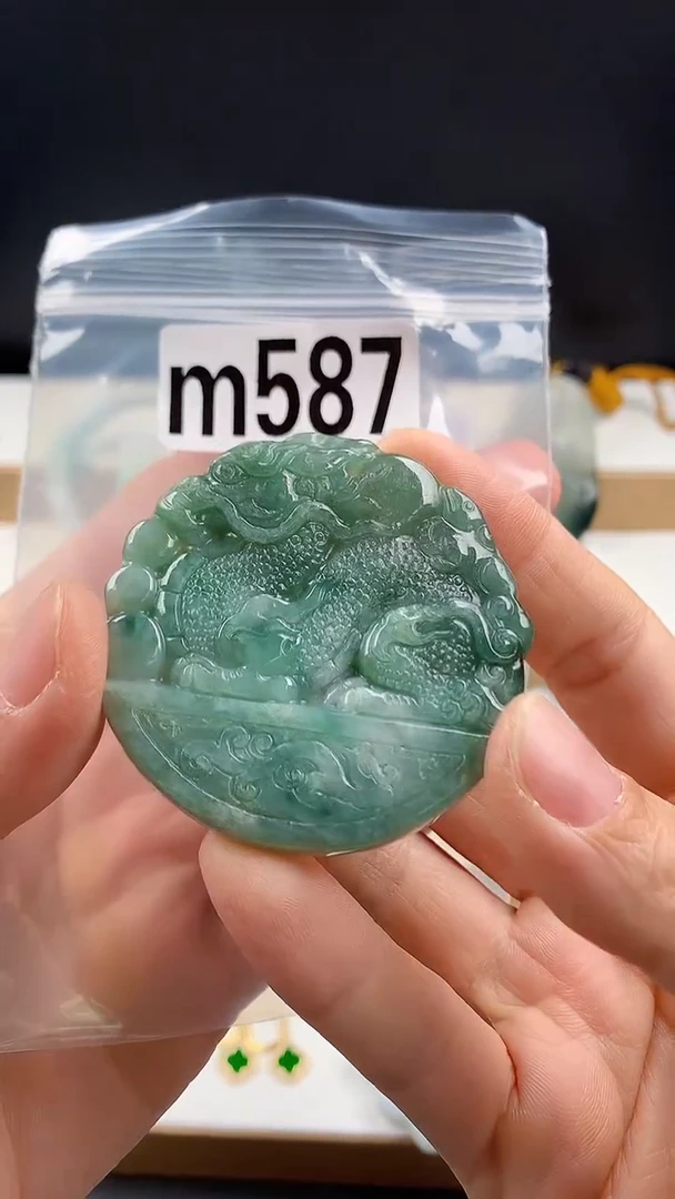 颈饰未镶嵌翡翠天然翡翠吊坠挂件