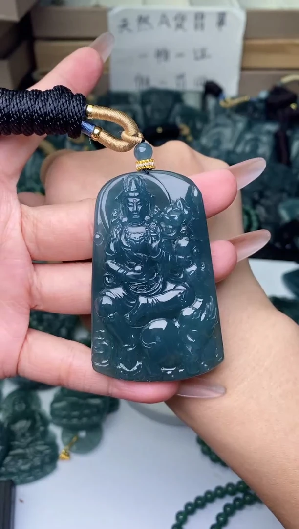 颈饰未镶嵌翡翠