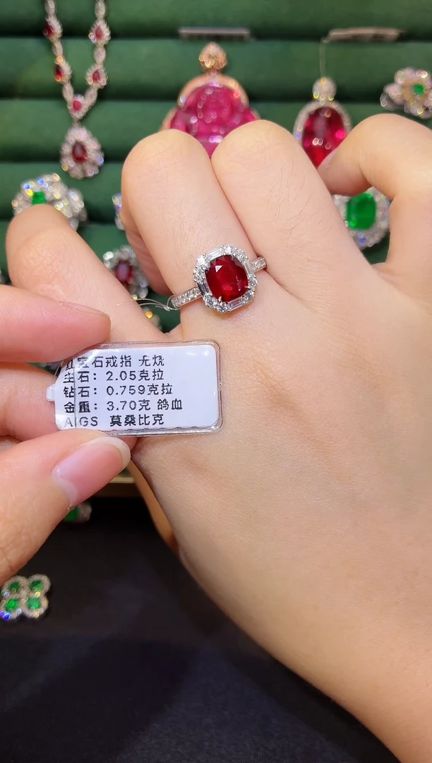 18K金镶嵌戒指红宝石2.05克拉 无烧