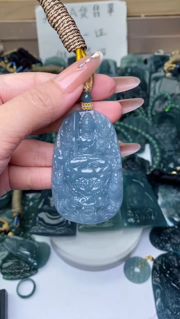 颈饰未镶嵌翡翠