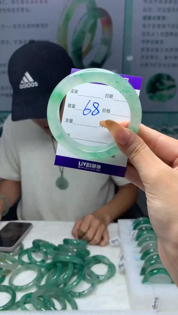 未镶嵌手镯石英质玉（非洲翠）W***?57