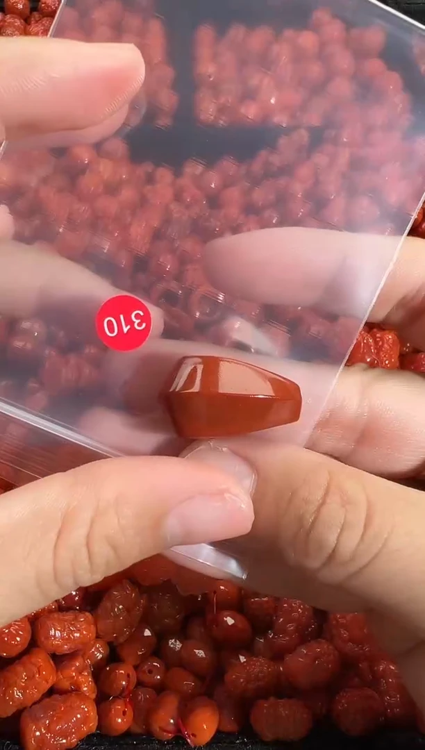 颈饰未镶嵌南红玛瑙1