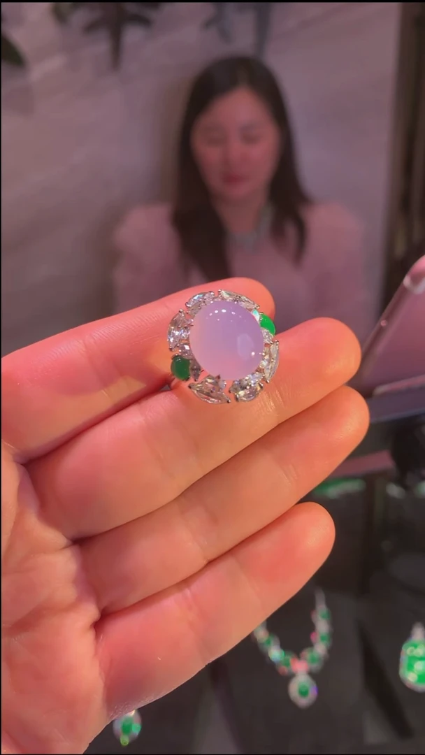 18K金镶嵌戒指翡翠戒指