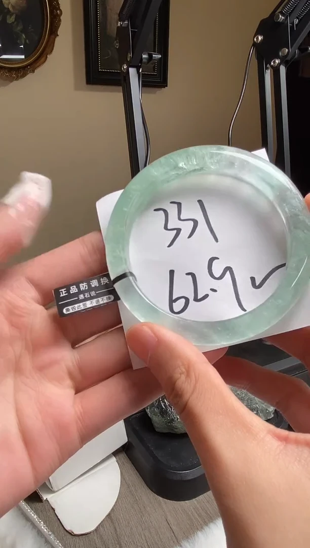 未镶嵌手镯水晶331号(天然水晶默认微瑕)