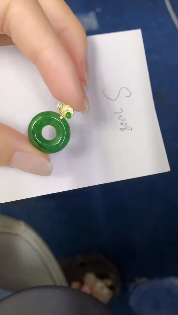 翡翠未镶嵌颈饰缅甸天然翡翠A货