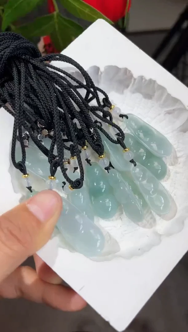 【闪购商品】翡翠挂件未镶嵌边城刀客/561311/多样性发一