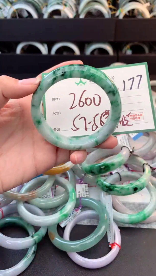 未镶嵌定制翡翠淡**笑毛货需精细抛光+多人