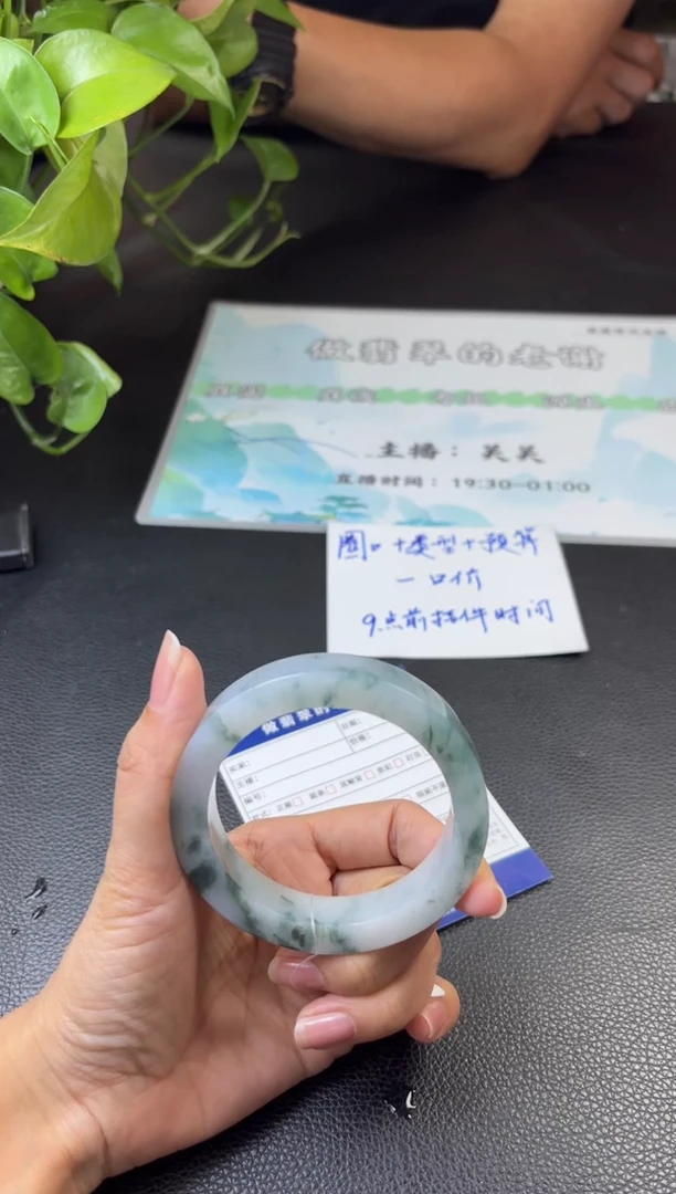 未镶嵌定制手镯不退不换定制翡翠说***巴定制手镯不退不换