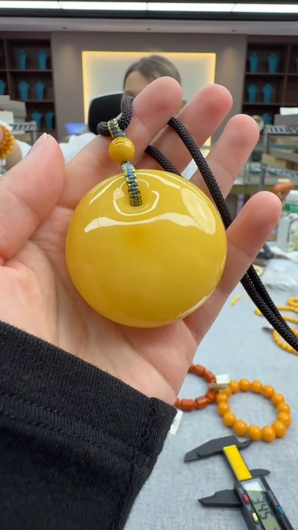 琥珀颈饰未镶嵌361秒拍号 假一罚三
