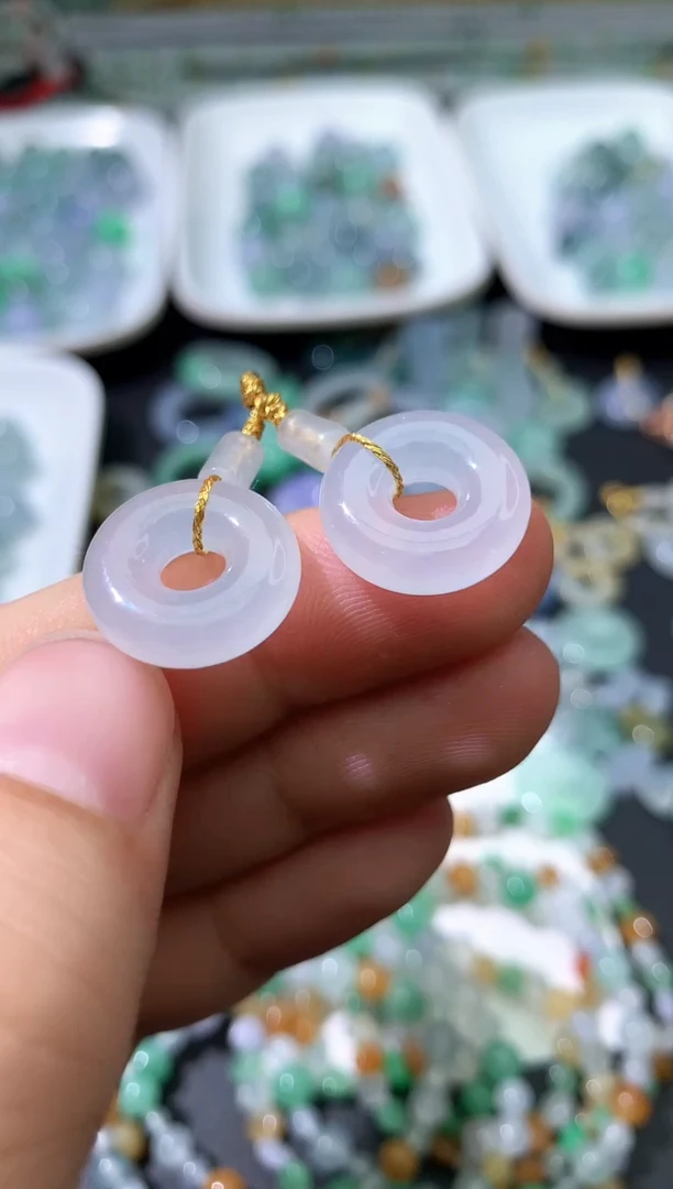 翡翠未镶嵌颈饰吊坠