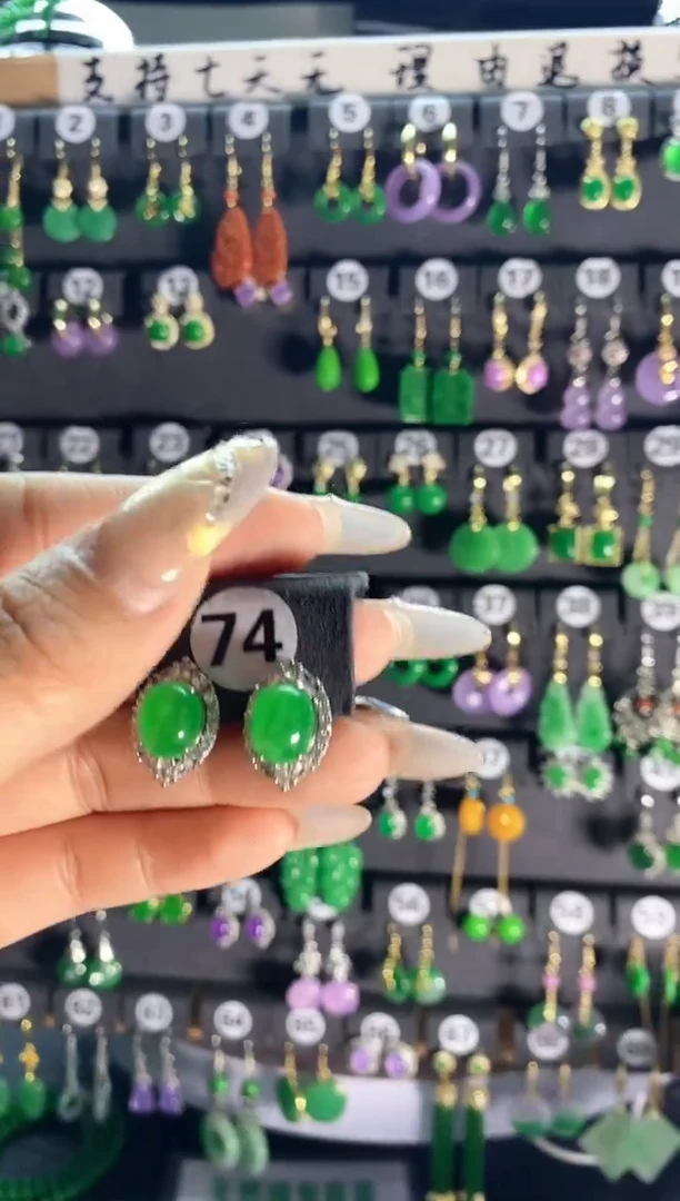 【闪购商品】翡翠耳饰银S925镶嵌74....