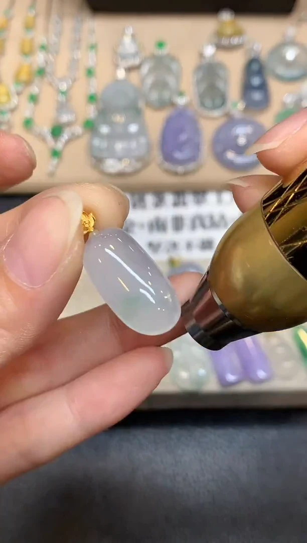 颈饰18K金镶嵌翡翠福瓜【无服务费