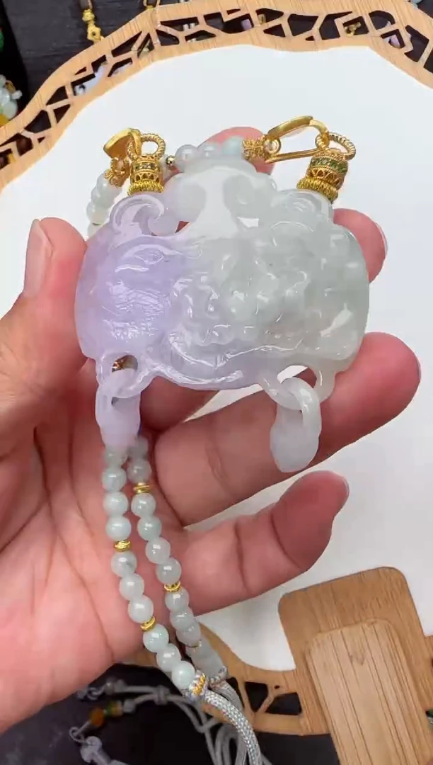 颈饰未镶嵌翡翠吊坠