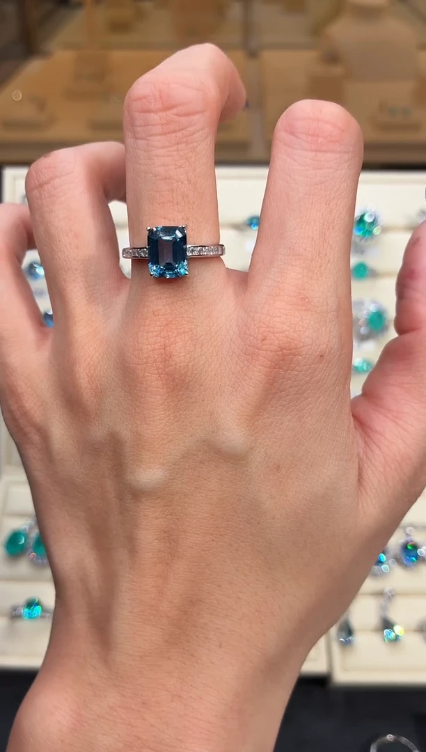 6ct海蓝宝石（处理） 无品牌 925银 轻奢女神款魔鬼蓝色系