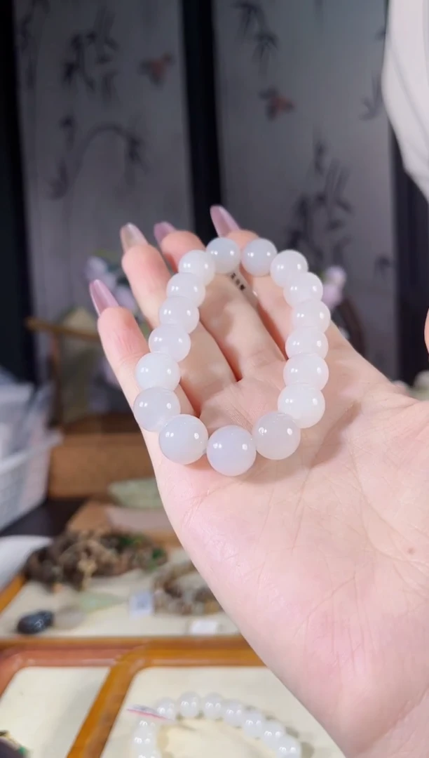 未镶嵌手链和田玉多样性发其一