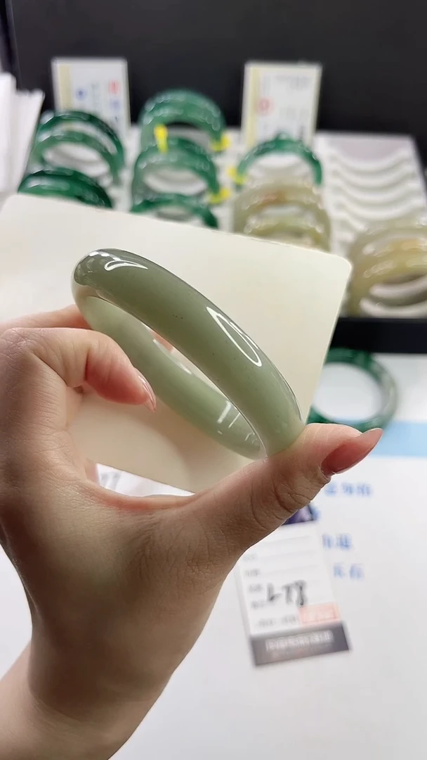 未镶嵌手镯石英质玉多样性发货L78