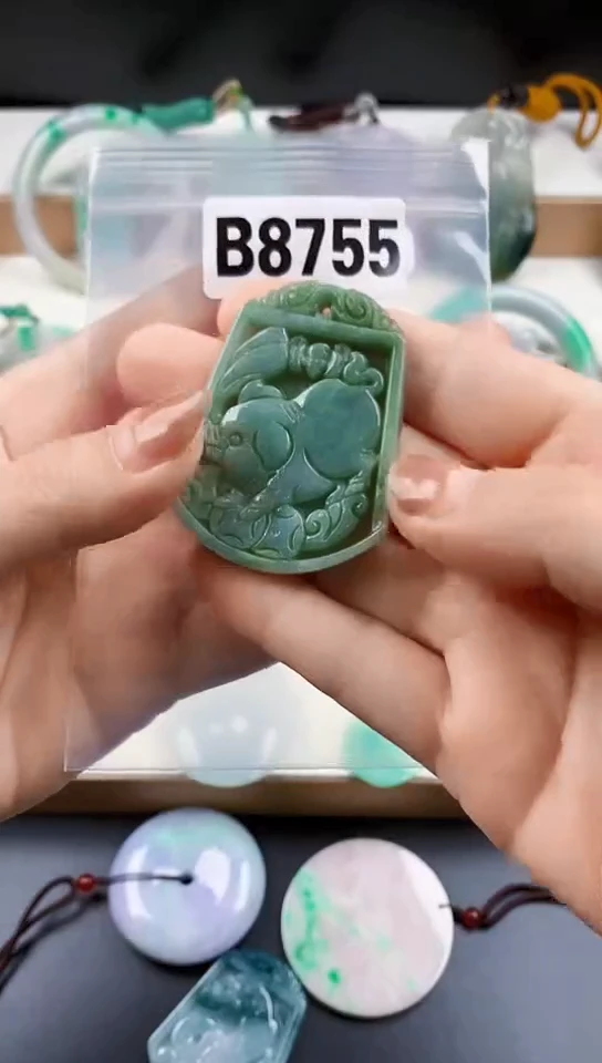 颈饰未镶嵌翡翠天然翡翠吊坠·挂件