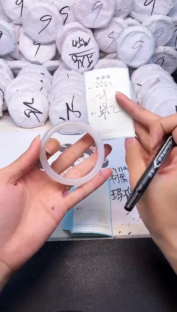 玛瑙/玉髓手镯未镶嵌3064