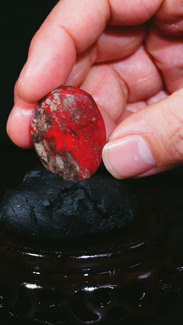 昌化石龙**跃昌化鸡血石