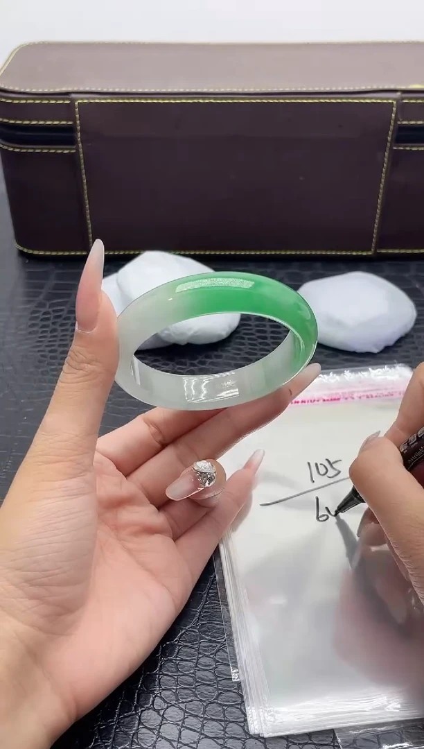 105手镯所见即所得拍啥发啥