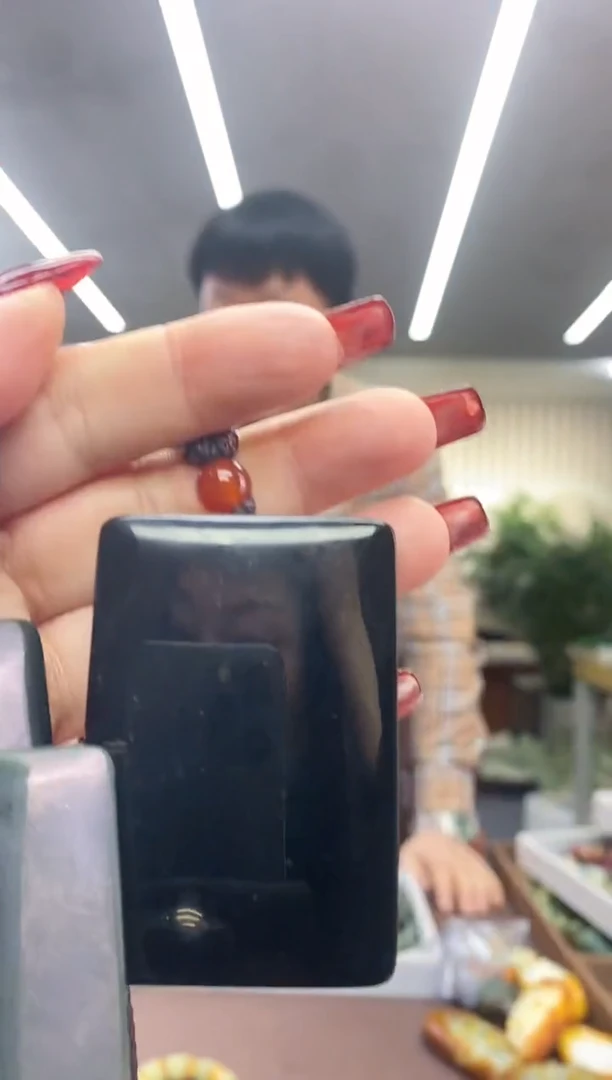 【闪购商品】透闪石质玉吊坠未镶嵌多样式发货随机发一