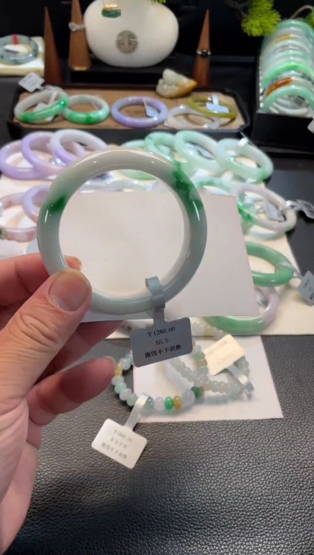 未镶嵌手镯翡翠79号 55.5正圈 有纹裂