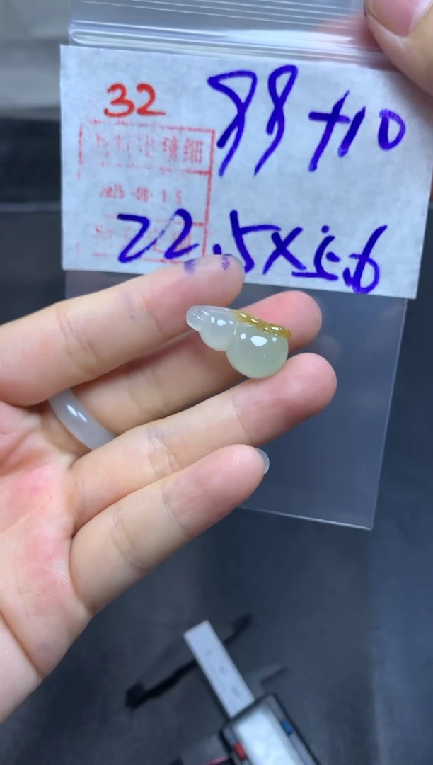 未镶嵌定制翡翠葫芦109毛货需精细抛光