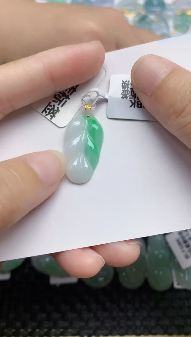 翡翠18K金镶嵌颈饰天然A货翡翠
