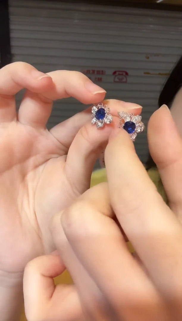 耳饰蓝宝石18K金镶嵌6.42ct