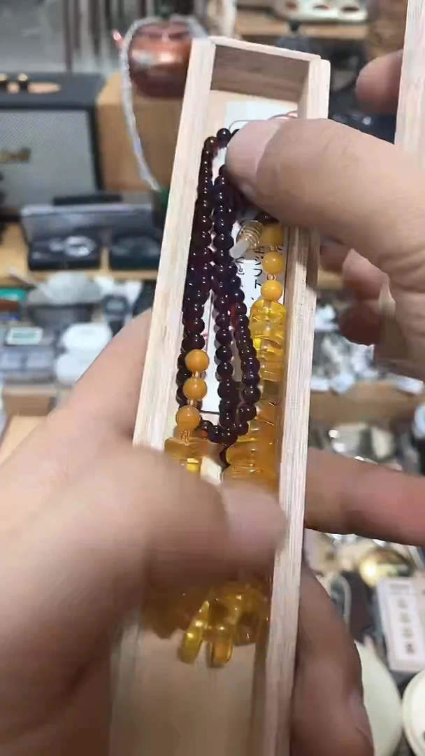 瓷片闪购商品  如图所示