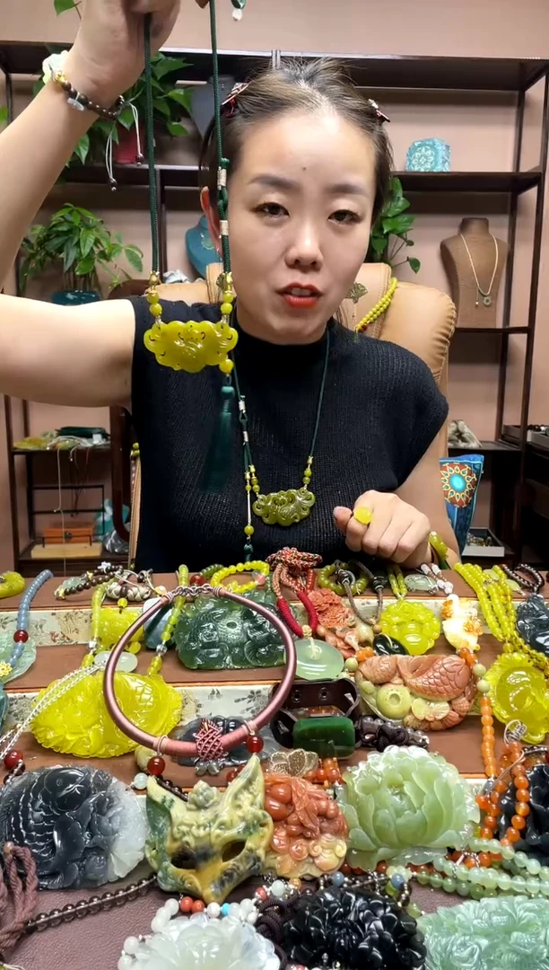 未镶嵌岫玉颈饰 多样性发货发其中之一