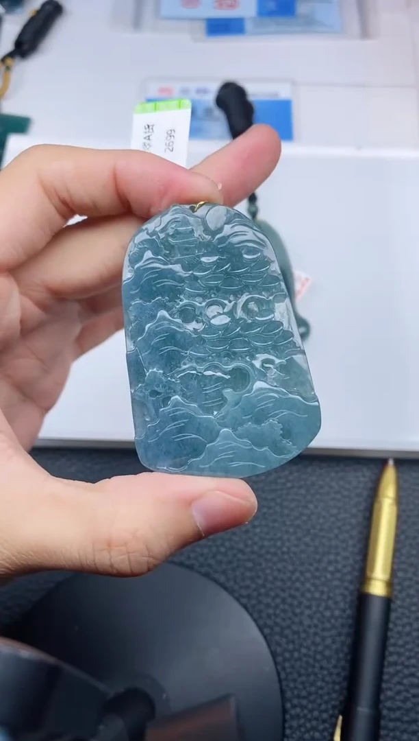 颈饰未镶嵌翡翠