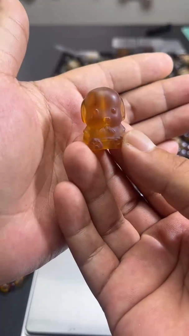 未镶嵌琥珀裸石100