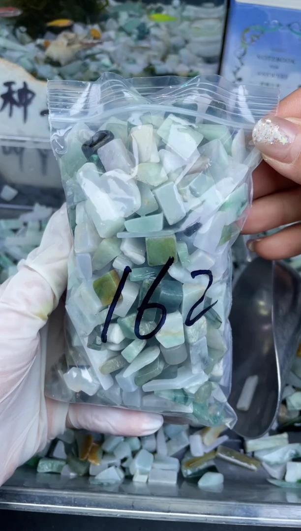 【闪购商品】翡翠颈饰未镶嵌天然翡翠小号500克162