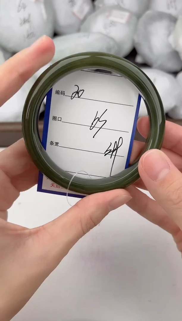 未镶嵌手镯和田玉20颜色微差无瑕疵