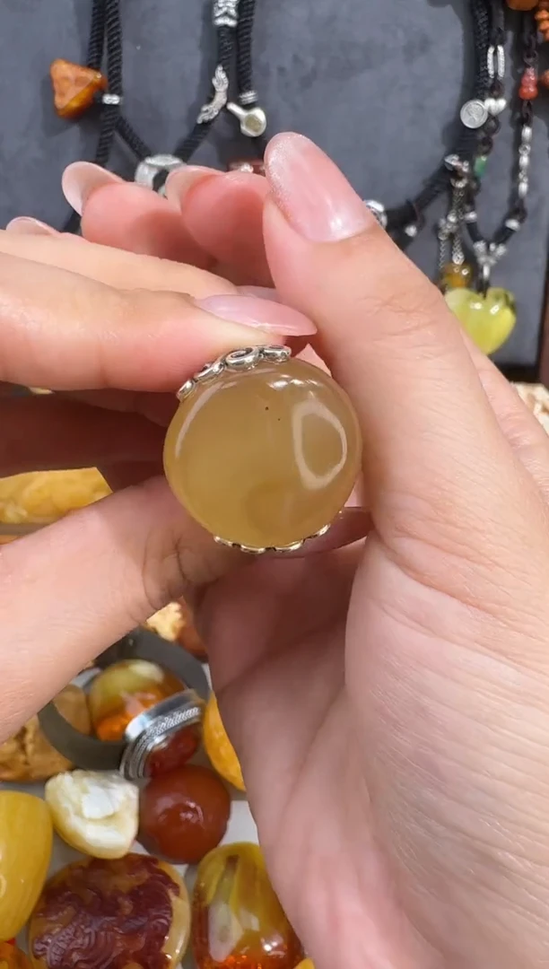 未镶嵌琥珀裸石琥珀
