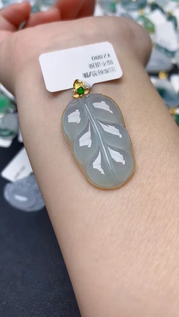 颈饰18K金镶嵌翡翠天然缅甸A货翡翠