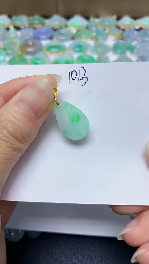 翡翠未镶嵌颈饰 天然翡翠A货