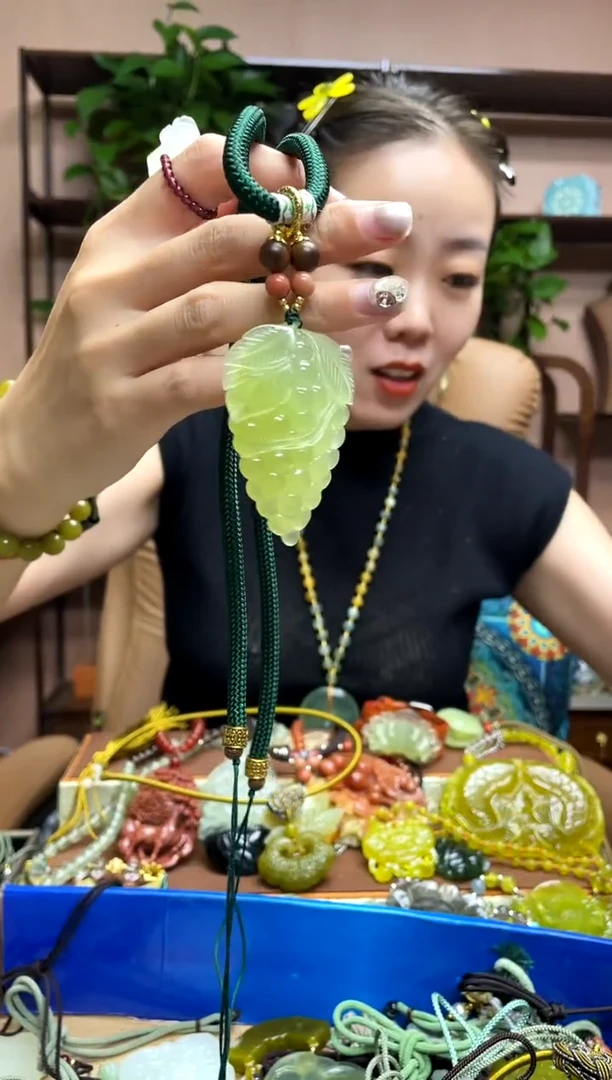 未镶嵌岫玉吊坠·1