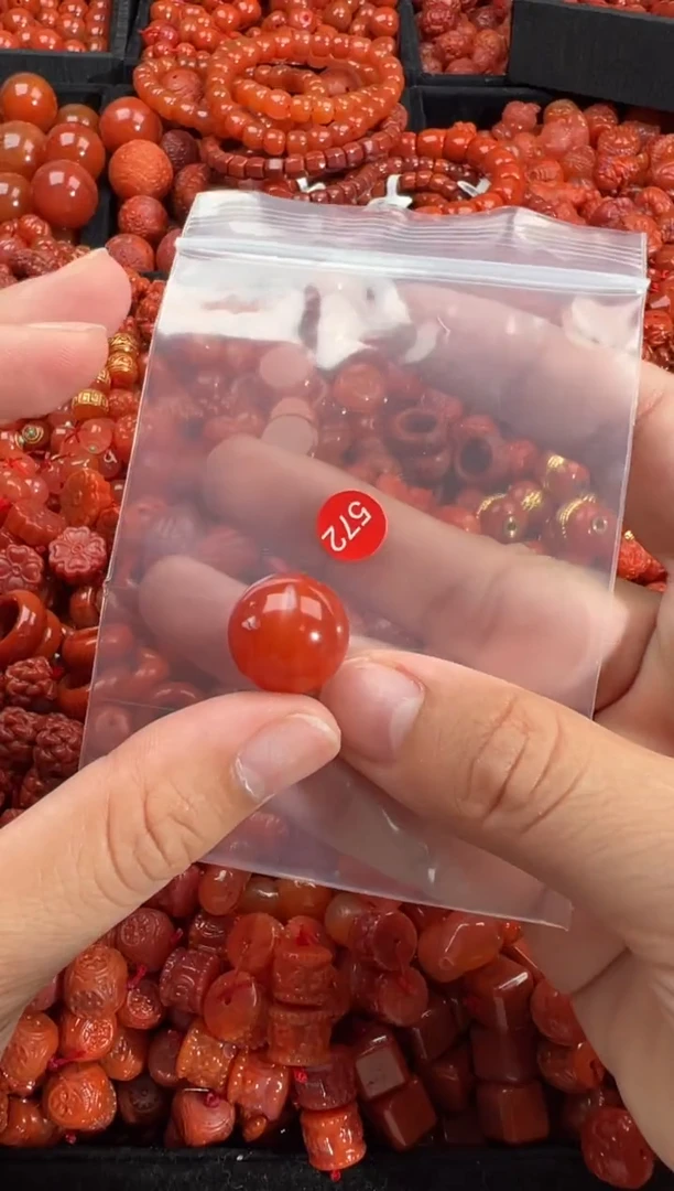 南红玛瑙未镶嵌颈饰1