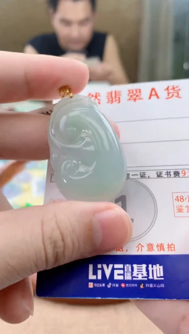 颈饰18K金镶嵌翡翠天然A货翡翠挂件